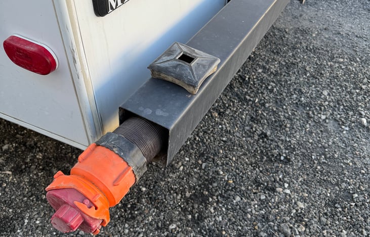 Sewer hose is stored in the left side of the rear bumper