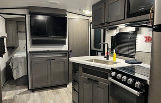 2021 Cruiser Embrace EL280 King bed w Bunk Room