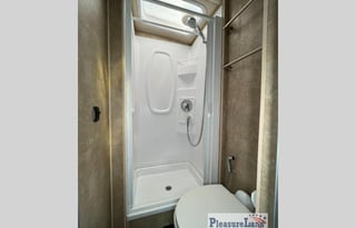 2017 Winnebago View - Easy to Drive!