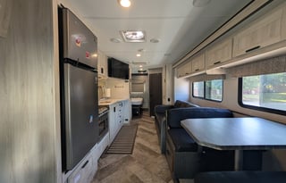 Starlink Keurig onboard. Spacious & Cozy Sleep 6