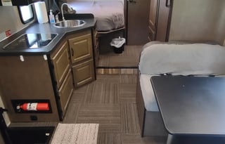 S.U.M.P.Vee v8  24' Class C small but spacious