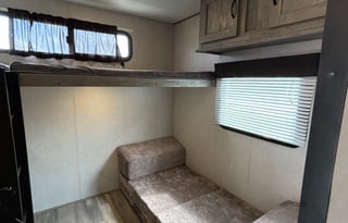 36ft Vibe Sleeps 10, Perfect for Family Adventures