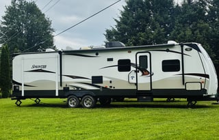 37' Keystone Sprinter Big and Perfect for familys!