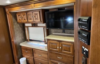 2012 Tiffin Phaeton HAL724