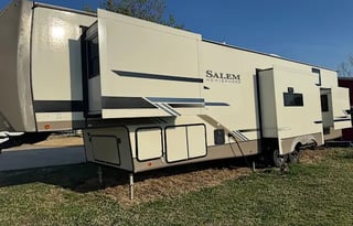 LUXURY 2 BED, 2 BATH RV W/ PRIVATE SUITE & ENTRY