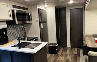 Pet Friendly RV rental near Orlando theme parks!