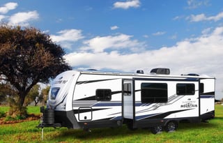 Timber Ridge - 33 ft rugged bunkhouse, sleeps 9