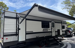 2025 Coleman Lantern 28 BHS