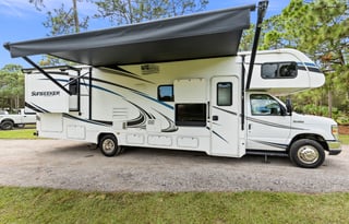 "Sunny"-Super fun and roomy Sunseeker RV