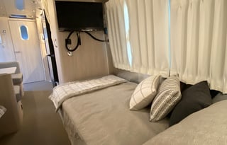 2021 Airstream RV Globetrotter 23FB Twin