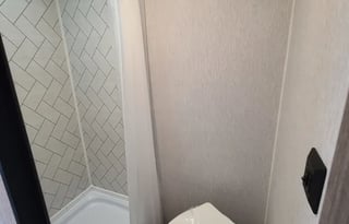 New 2024 Easy to tow 21' low profile sleep 6