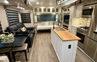 Prime Time RV Crusader 382MBH (BRFL 1686)