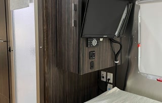 2016 Airstream international signature 27FB Twin