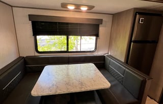 2022 Dutchmen Coleman Lantern - Sleeps 8