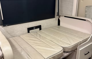 2022 Thor Motor Coach Chateau 31E
