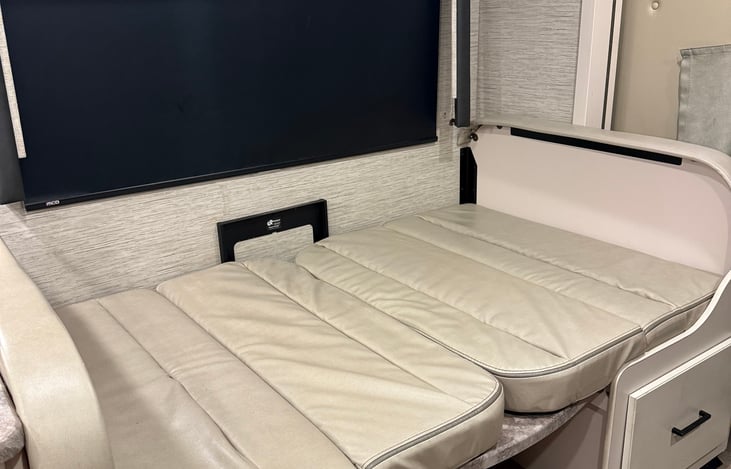 Dinette becomes xl twin bed