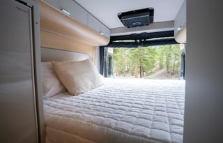 "WanderPop" - Luxury Off Grid Noovo Camper Van