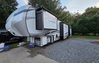 2023 Keystone Avalanche 378 BH