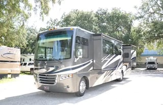 2017 Thor Motor Coach Miramar 37.1 Bunk