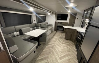 Sleeps 10! 2022 Forest River.