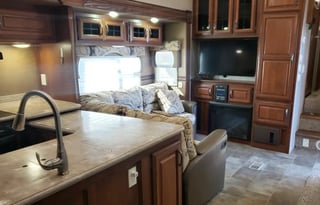 PET FRIENDLY 2014 Palomino Sabre 33RKTS-6