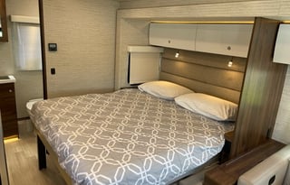 2021 Winnebago Navion 24D