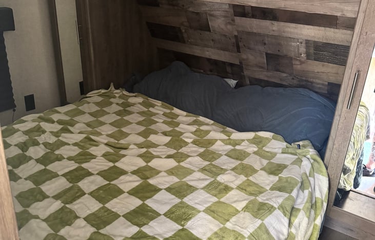 Queen size bed