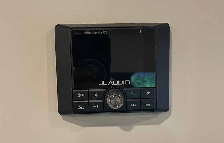 Radio that has bluetooth and wired connection to play from your phone