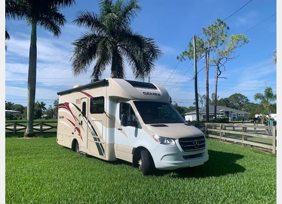 Class C Motor Home rentals in Miami
