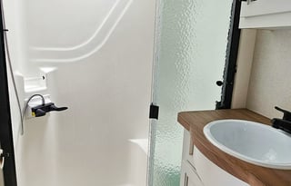 Prime Time RV Crusader 335RLP