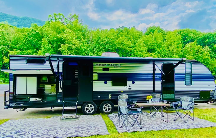 PET-FRIENDLY RV! Bring your furry friend, we have amenities for them too!