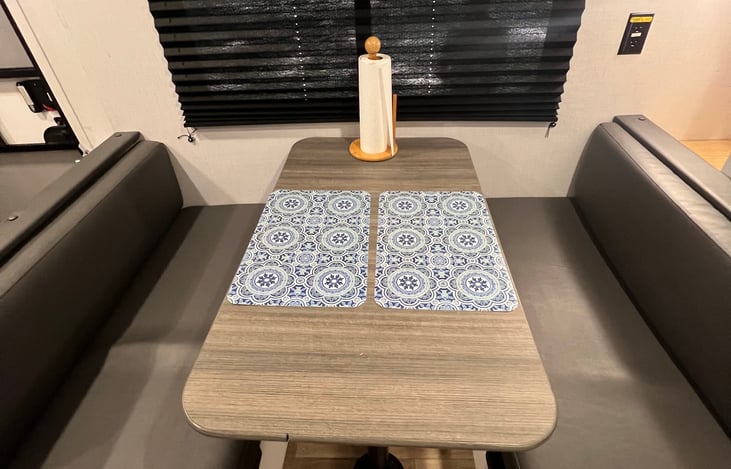 Dinette - folds down into bed