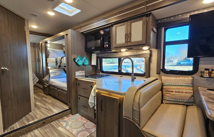 Glass cooktop and gas range combo with a convection oven microwave make meal time a snap no matter where you are!