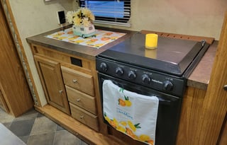 Great Family Getaway w/ 2 Slide Outs(Hybrid)