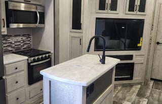 2023 Forest River – 2 Bd Luxury RV Rental Sleeps 8