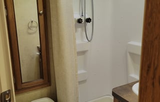 Great Family Getaway w/ 2 Slide Outs(Hybrid)