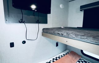 ****Adventure-Ready Family Camper – Sleeps 8***