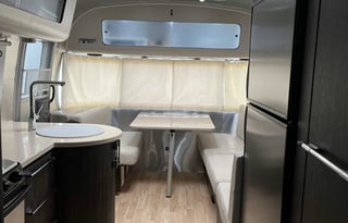2016 Airstream international signature 27FB Twin
