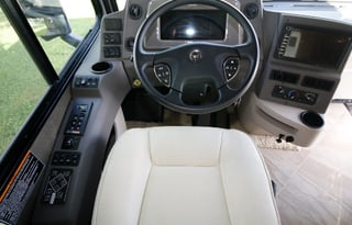 2019 Winnebago Diesel 2 full bathrooms, sleeps 9