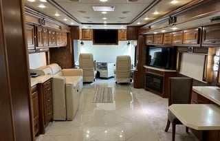 2012 Tiffin Phaeton HAL724