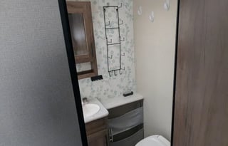 Bunk House/pet & festival friendly sleeps 9