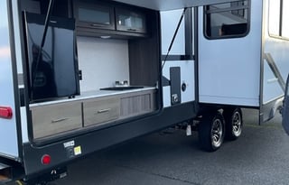 2021 Dutchmen RV Kodiak Ultimate 3321BHSL