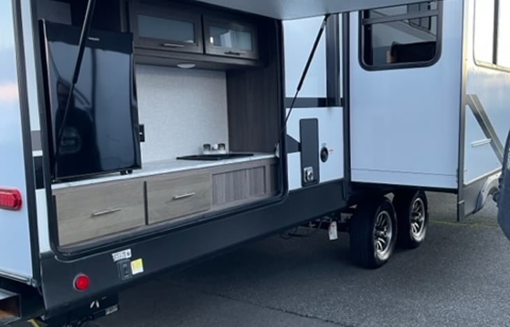 Exterior kitchen area