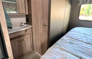 Summit - 24 ft Go anywhere, loaded motorhome