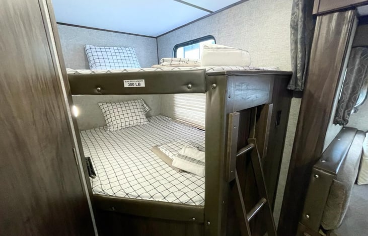 Children have fun in the Bunk beds!!