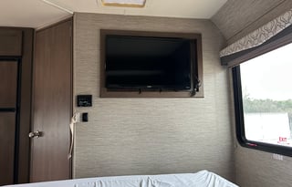 2025 Thor Freedom Elite - Home-like amenities!