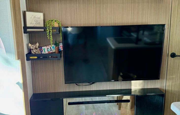 Smart TV and fireplace with ambiant lighting.