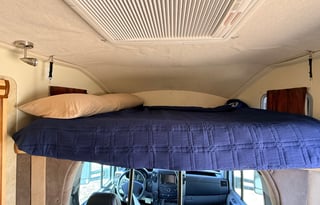 2007 Winnebago Navion 23H