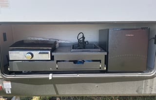 Glamping Haven: 2 Bdrms, Cozy Fire & Paws Welcome!