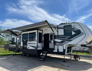 Grand Design Momentum M-Class 349M